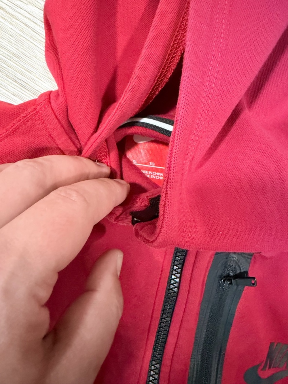 Nike Red tech fleece hoodie - Picture 3 of 3